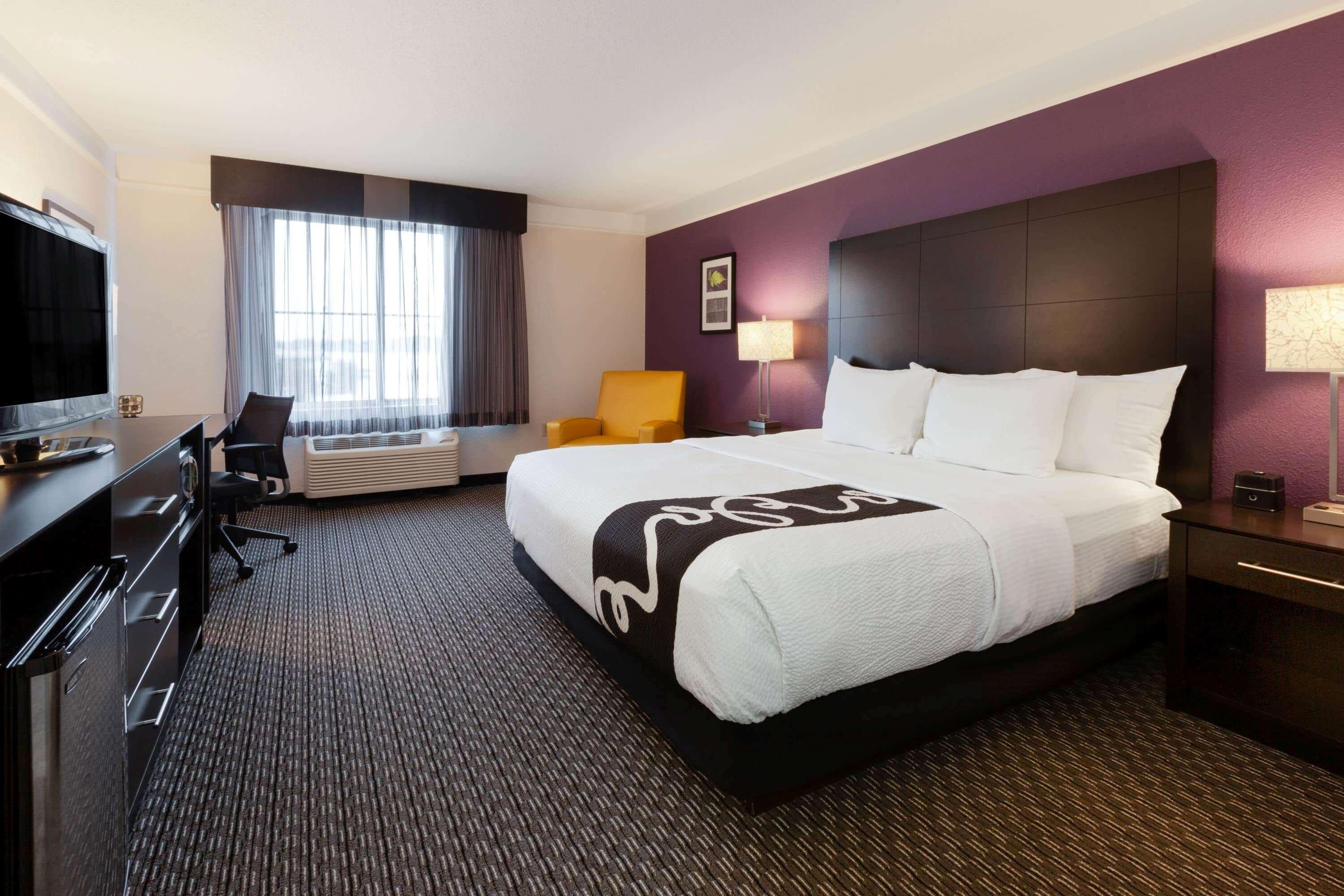 La Quinta By Wyndham Detroit Utica Hotel Exterior photo