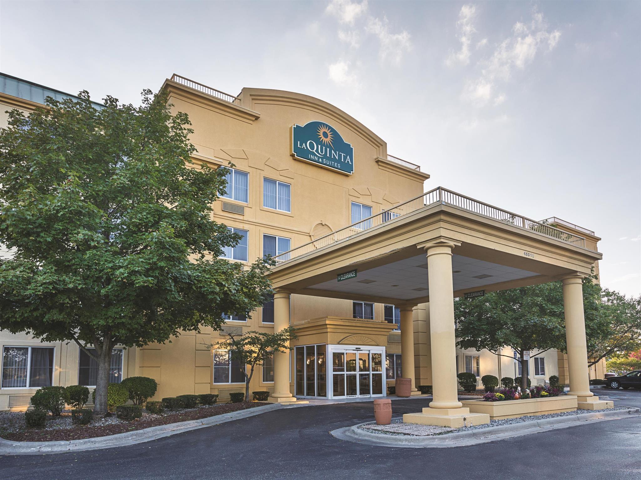 La Quinta By Wyndham Detroit Utica Hotel Exterior photo